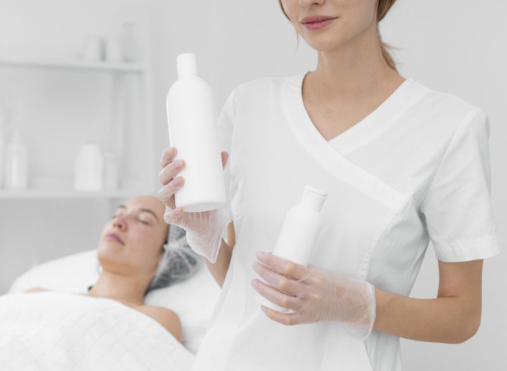 beautician-with-lotion-female-client